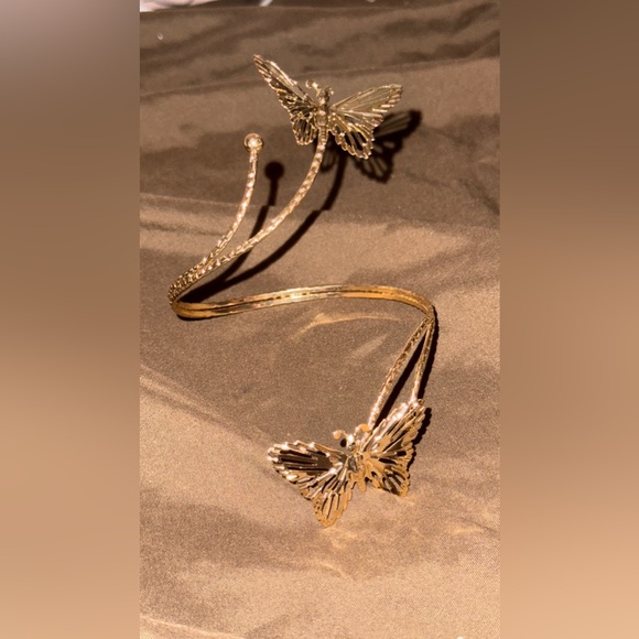 Roman Toga add on bangle in gold tone - Picture 11 of 15